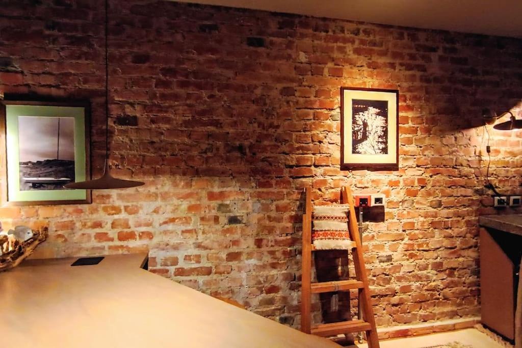 Introvert's Den Leilighet Tiranë